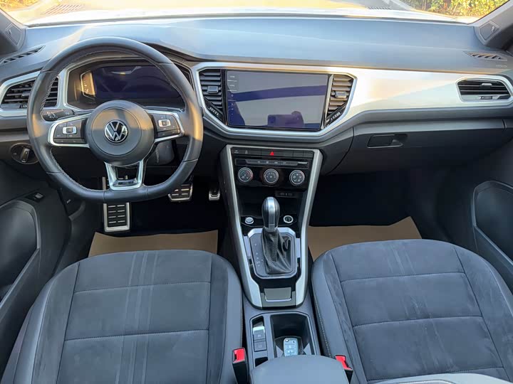 Фото 14 - Volkswagen T-Roc