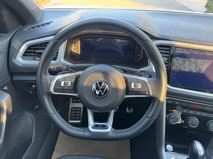 Фото 15 - Volkswagen T-Roc