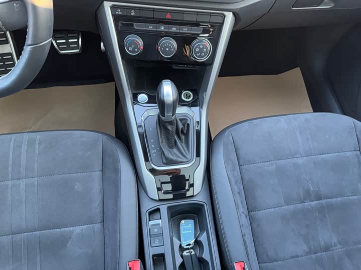 Фото 17 - Volkswagen T-Roc