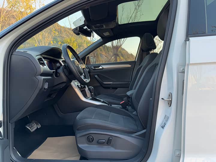 Фото 9 - Volkswagen T-Roc