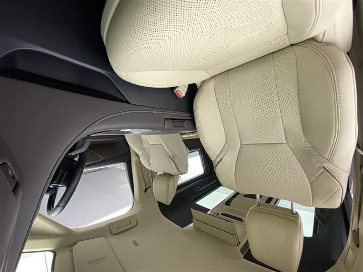 Фото 10 - Toyota Alphard