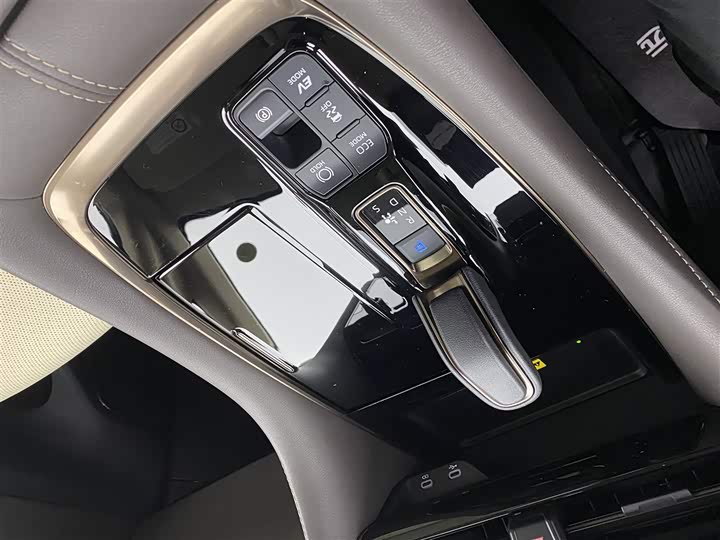 Фото 22 - Toyota Alphard