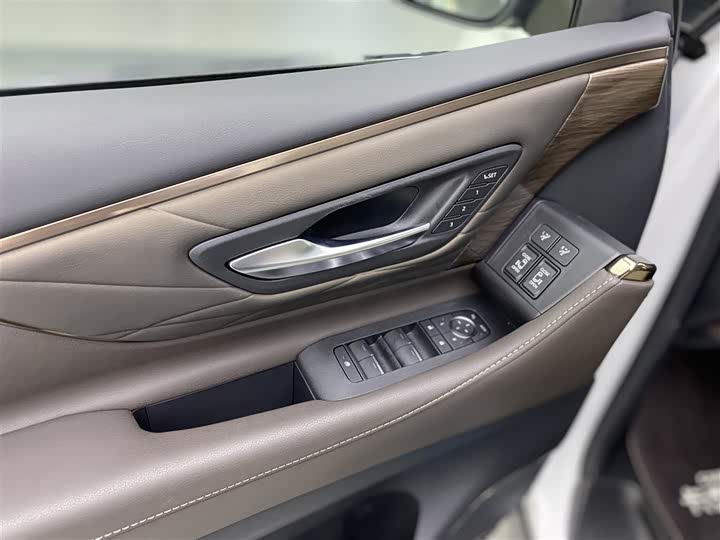 Фото 23 - Toyota Alphard