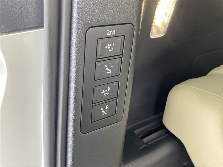 Фото 37 - Toyota Alphard