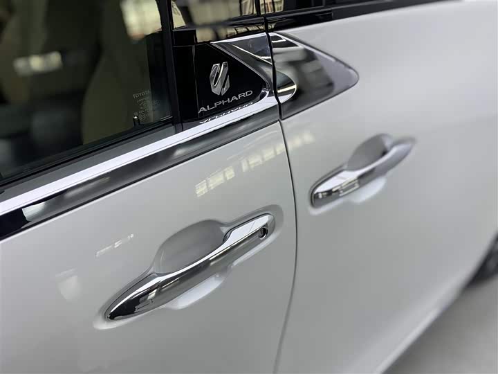 Фото 38 - Toyota Alphard