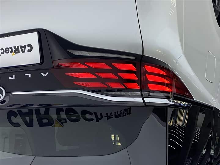 Фото 41 - Toyota Alphard