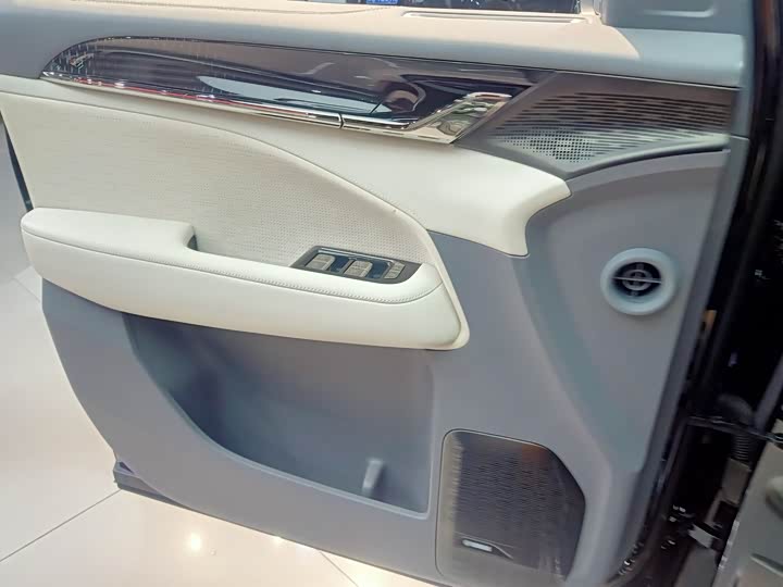 Фото 15 - Zeekr 009