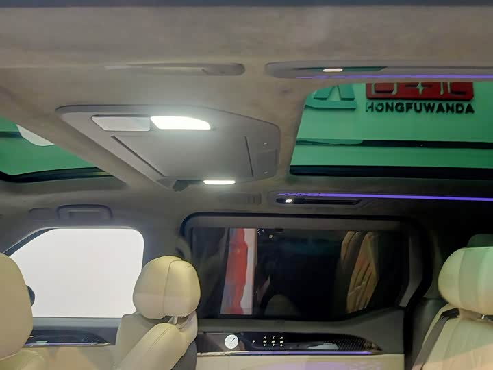 Фото 17 - Zeekr 009