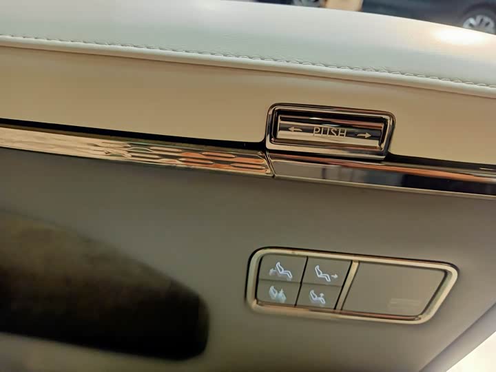 Фото 18 - Zeekr 009