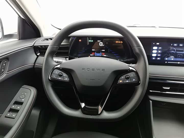 Фото 11 - Roewe i5