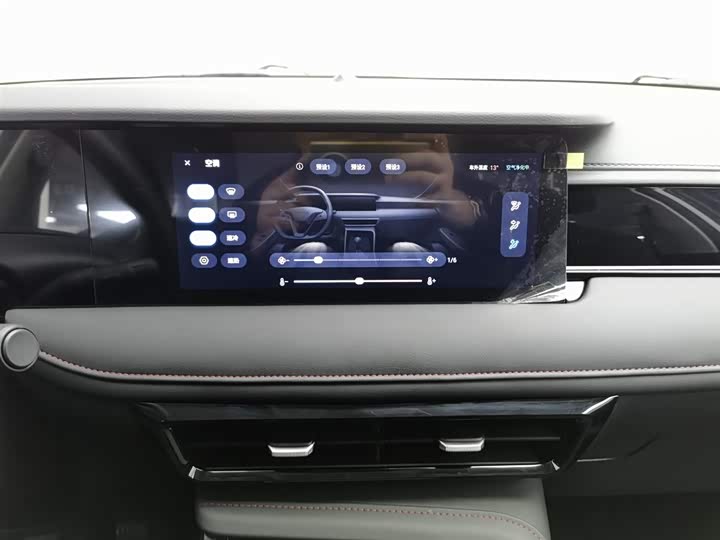 Фото 12 - Roewe i5