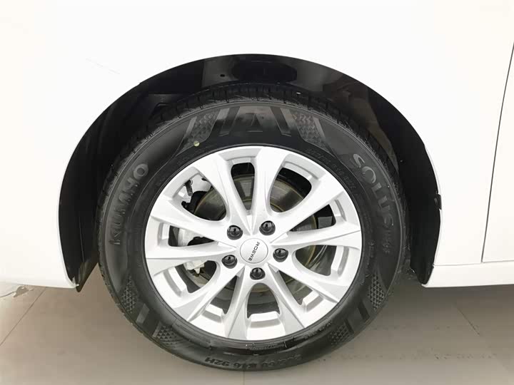 Фото 17 - Roewe i5