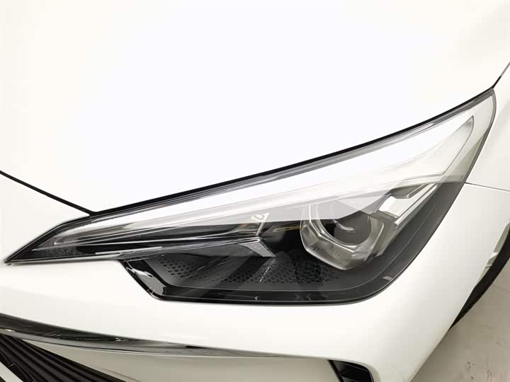 Фото 7 - Roewe i5