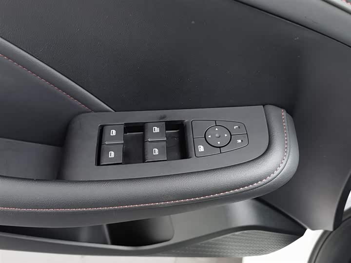 Фото 9 - Roewe i5