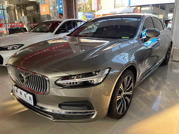 Фото 1 - Volvo S90