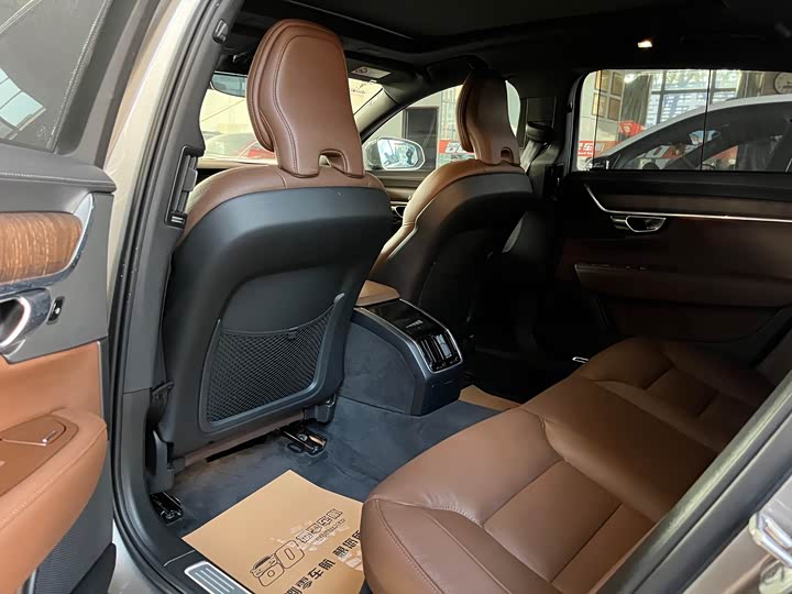 Фото 9 - Volvo S90