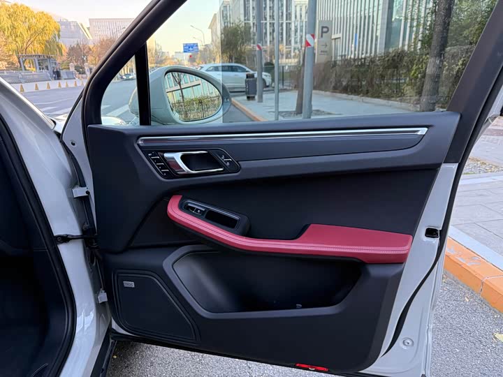 Фото 12 - Porsche Macan