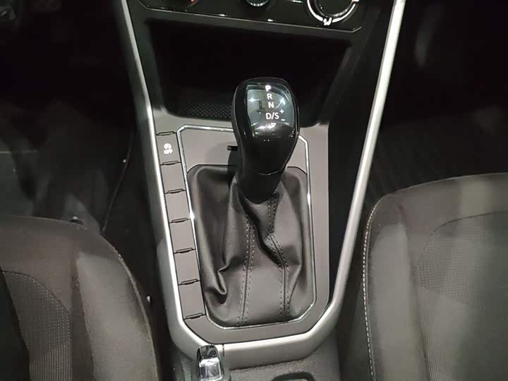 Фото 14 - Volkswagen Polo