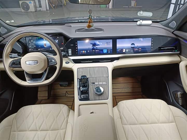 Фото 10 - Geely Monjaro