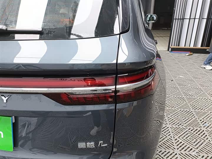 Фото 8 - Geely Monjaro