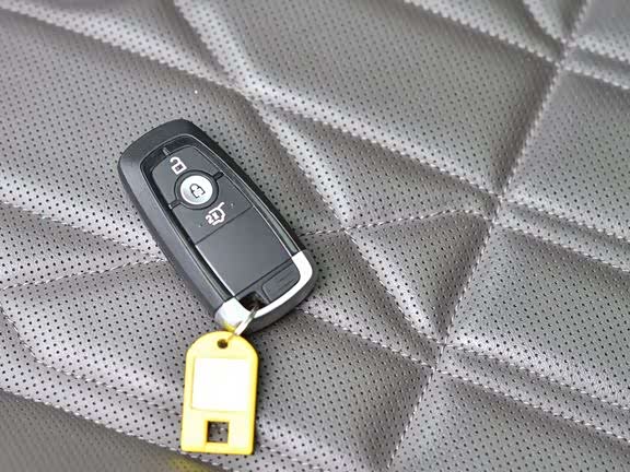 Фото 14 - Ford Edge