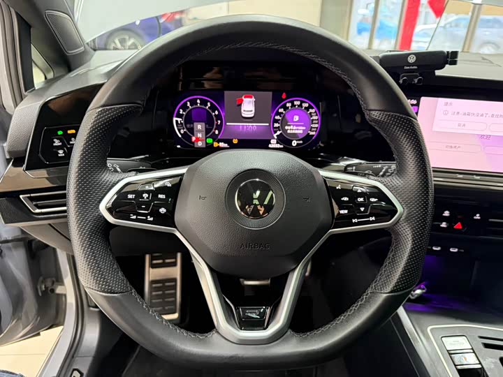 Фото 11 - Volkswagen Golf