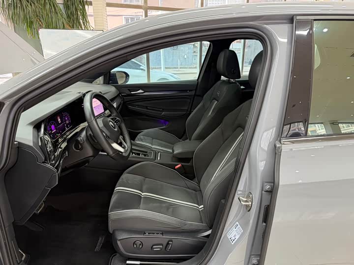 Фото 16 - Volkswagen Golf