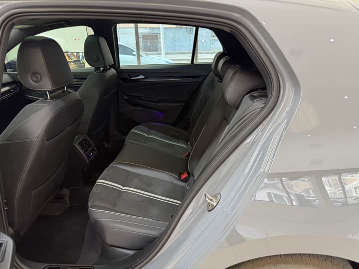 Фото 18 - Volkswagen Golf