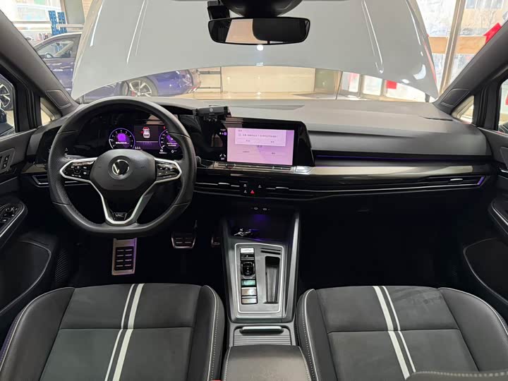 Фото 19 - Volkswagen Golf