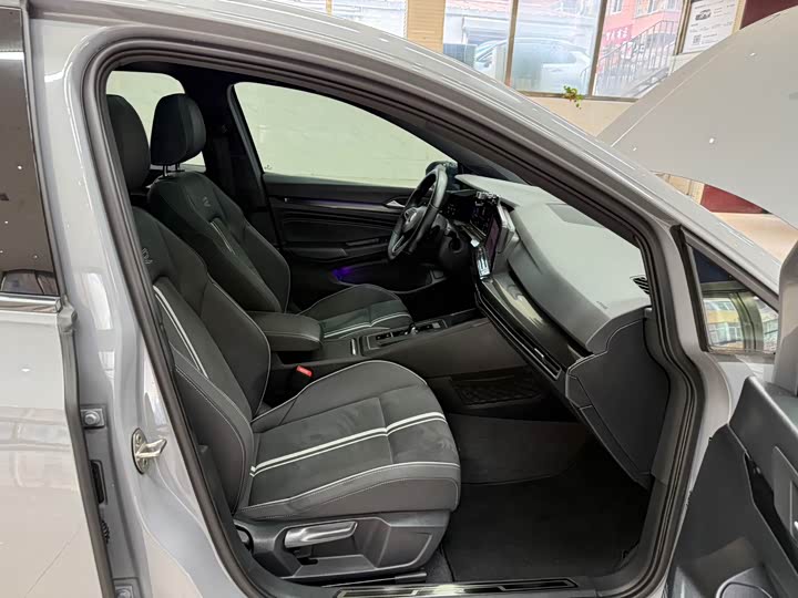 Фото 20 - Volkswagen Golf