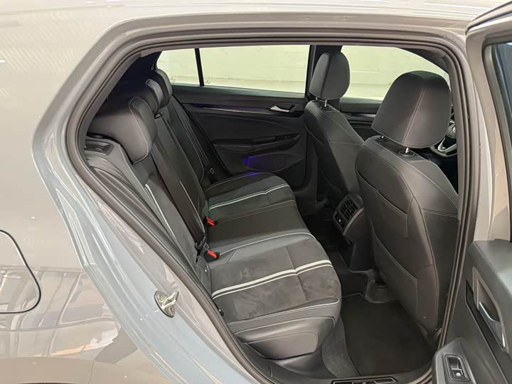 Фото 21 - Volkswagen Golf