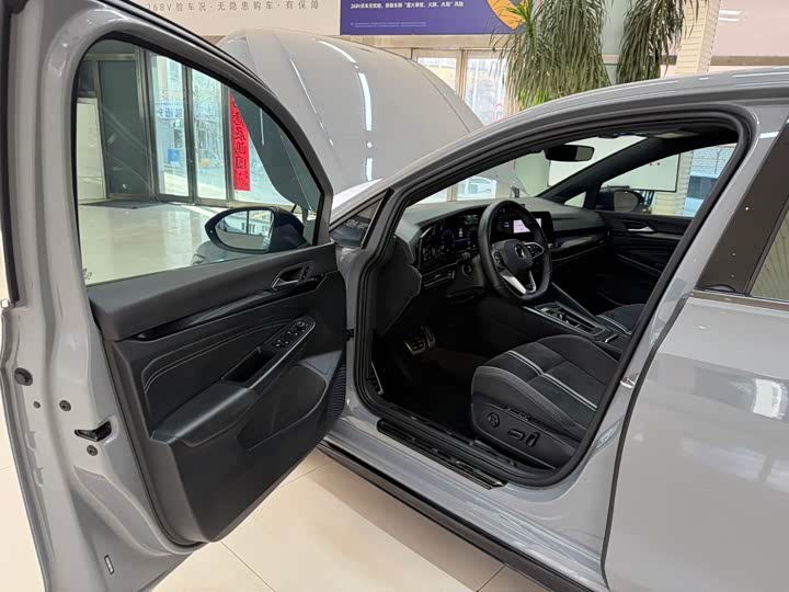 Фото 8 - Volkswagen Golf