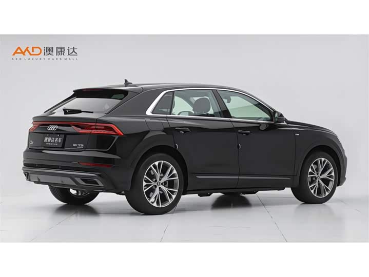 Фото 3 - Audi Q8
