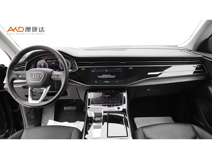 Фото 5 - Audi Q8