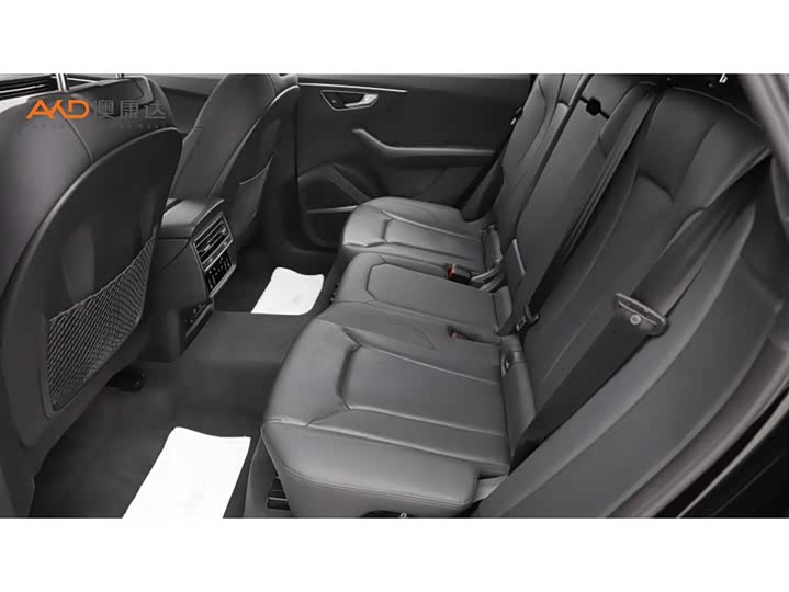 Фото 7 - Audi Q8