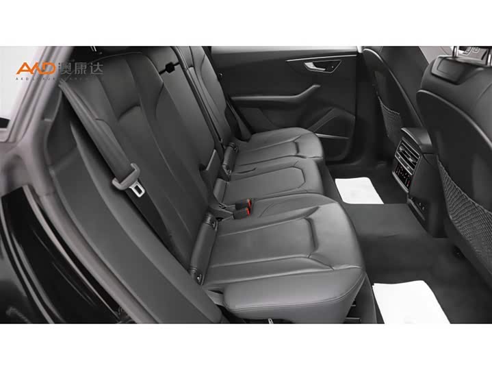 Фото 8 - Audi Q8