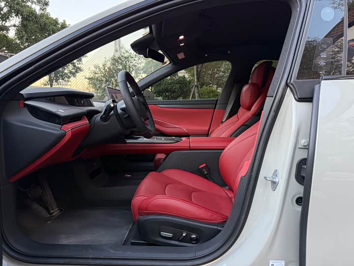 Фото 12 - Xiaomi SU7