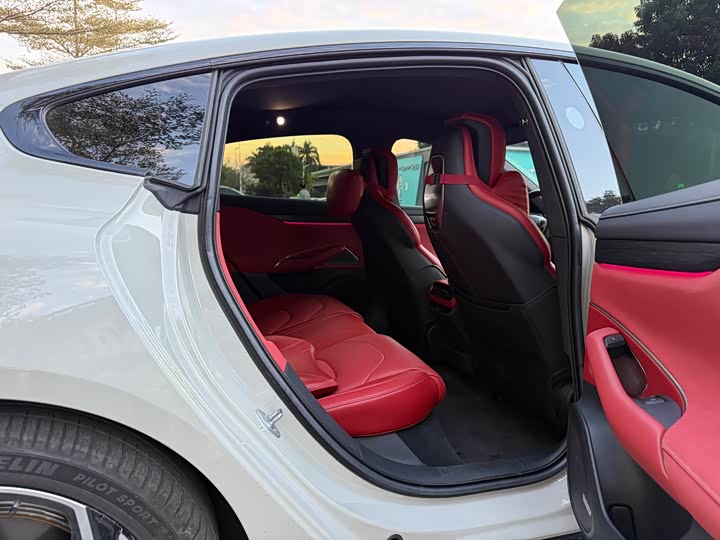 Фото 16 - Xiaomi SU7