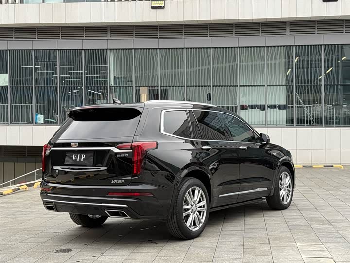 Фото 12 - Cadillac XT6