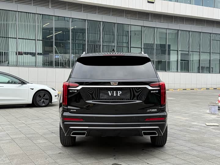 Фото 13 - Cadillac XT6