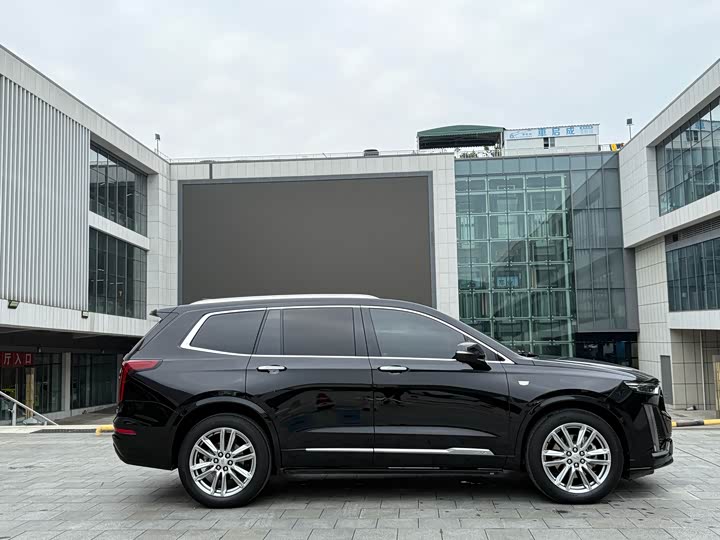 Фото 15 - Cadillac XT6