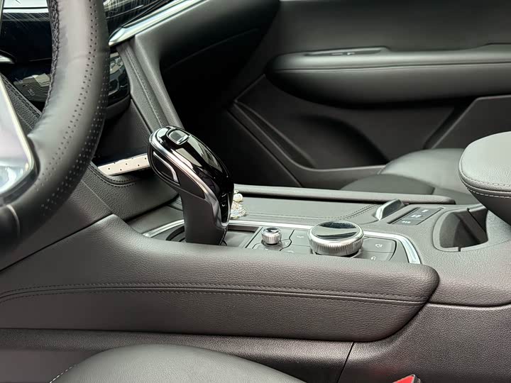 Фото 5 - Cadillac XT6