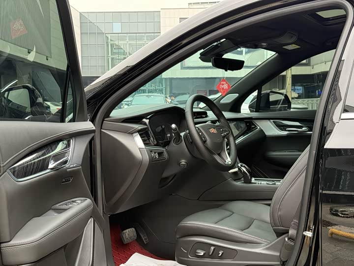 Фото 6 - Cadillac XT6