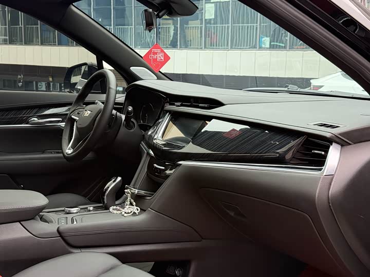 Фото 8 - Cadillac XT6