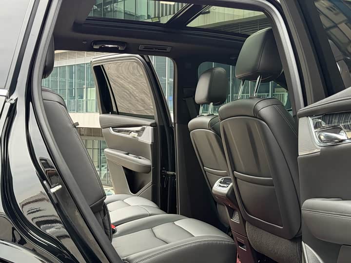 Фото 9 - Cadillac XT6