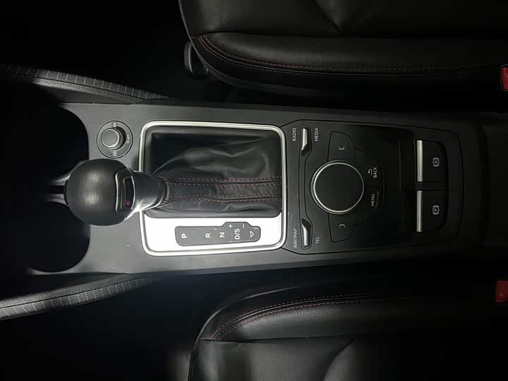 Фото 13 - Audi Q2L