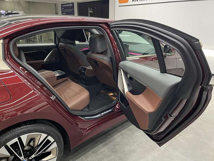 Фото 13 - BMW 5 Series