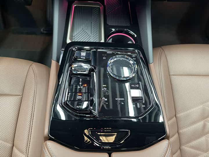 Фото 17 - BMW 5 Series