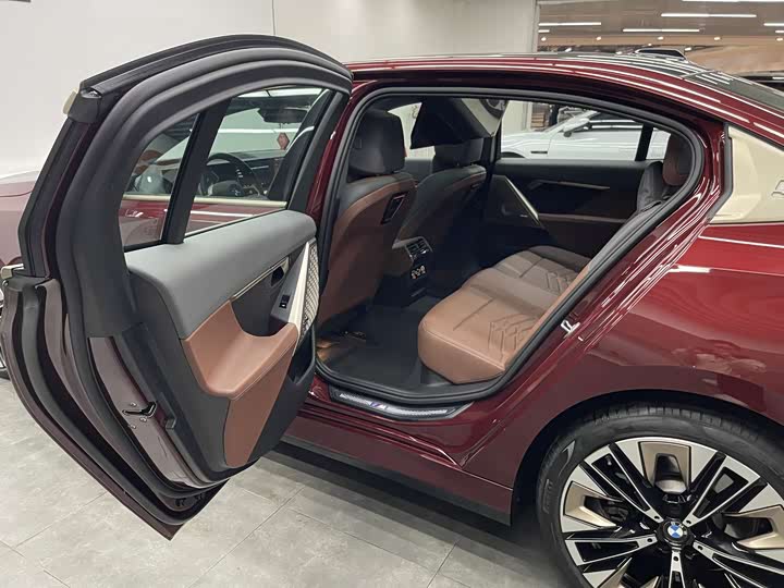 Фото 20 - BMW 5 Series