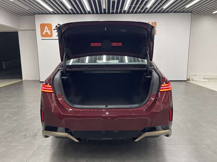 Фото 5 - BMW 5 Series